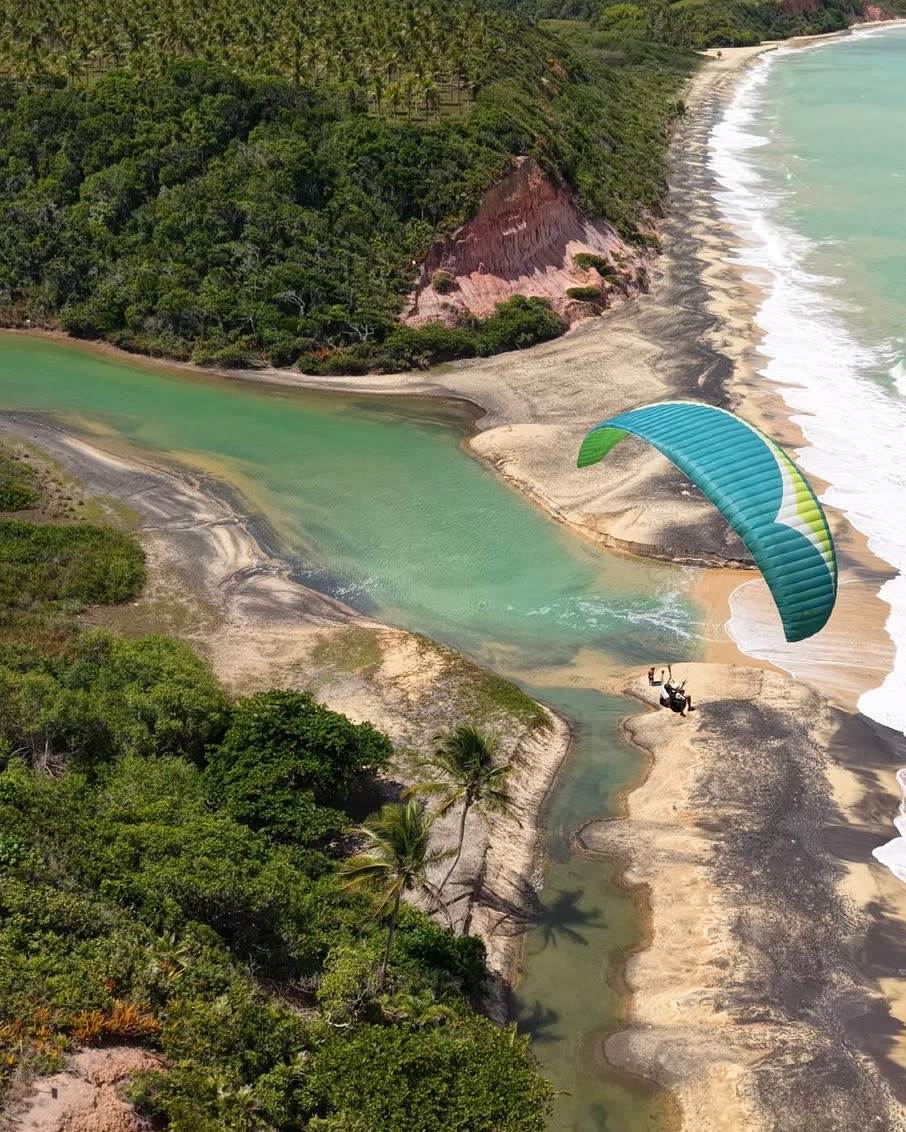 Parapente na falésia