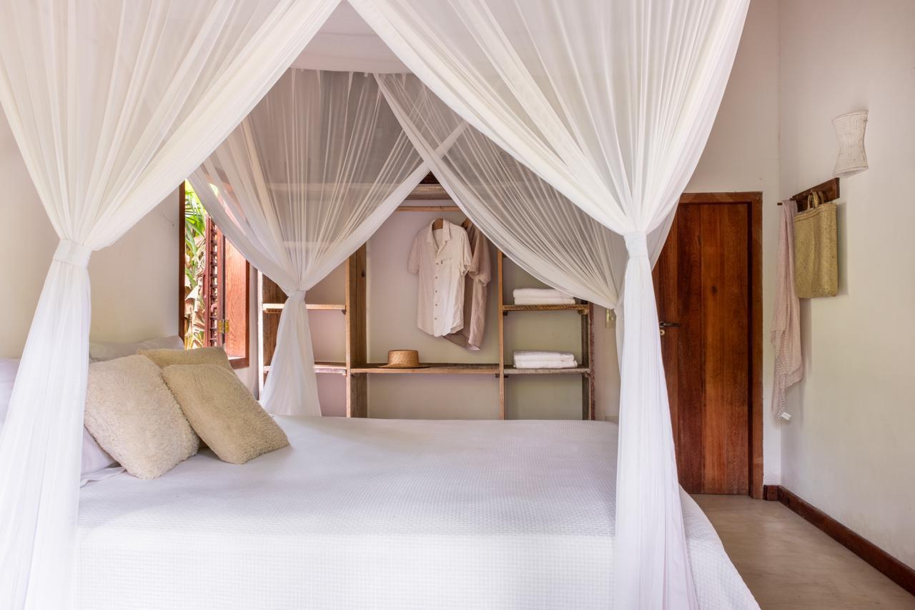 Suíte da Casa Jenipapo com cama superking e mosquiteiro